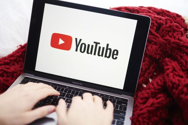 بررسی تأثیر یوتیوب بر تعاملات و جامعه